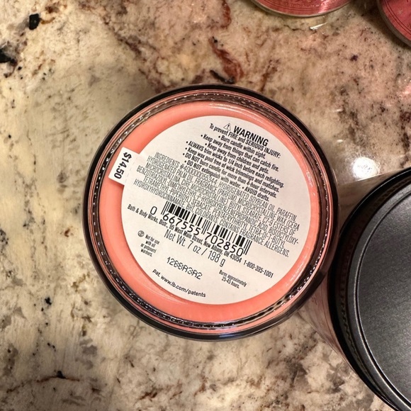 (TWO) Bath and Body Works candle - 2x SNOWY PEACH BERRY 7oz SCENTED CANDLE NEW! - Picture 3 of 3